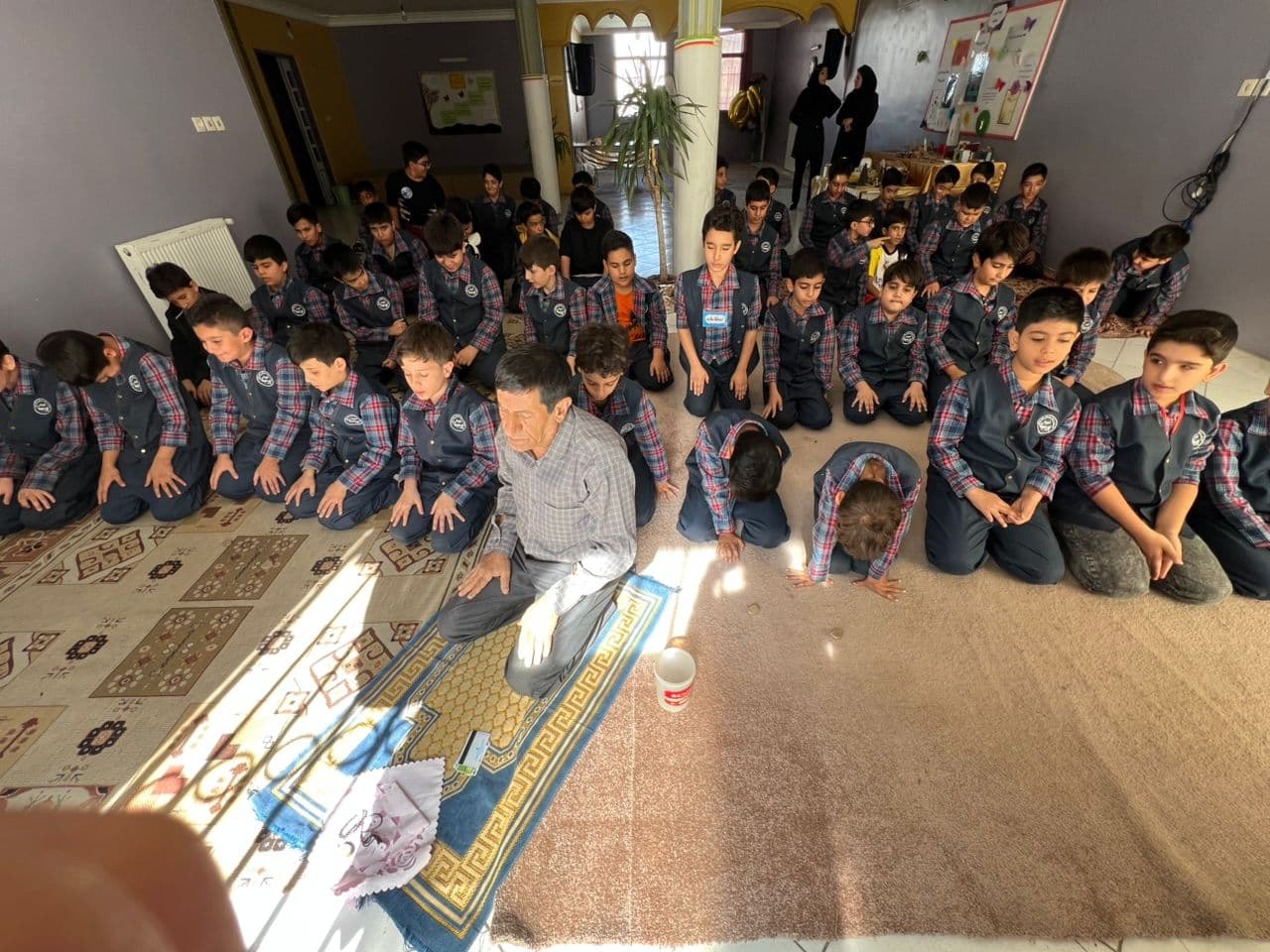 برگزاری نماز جماعت