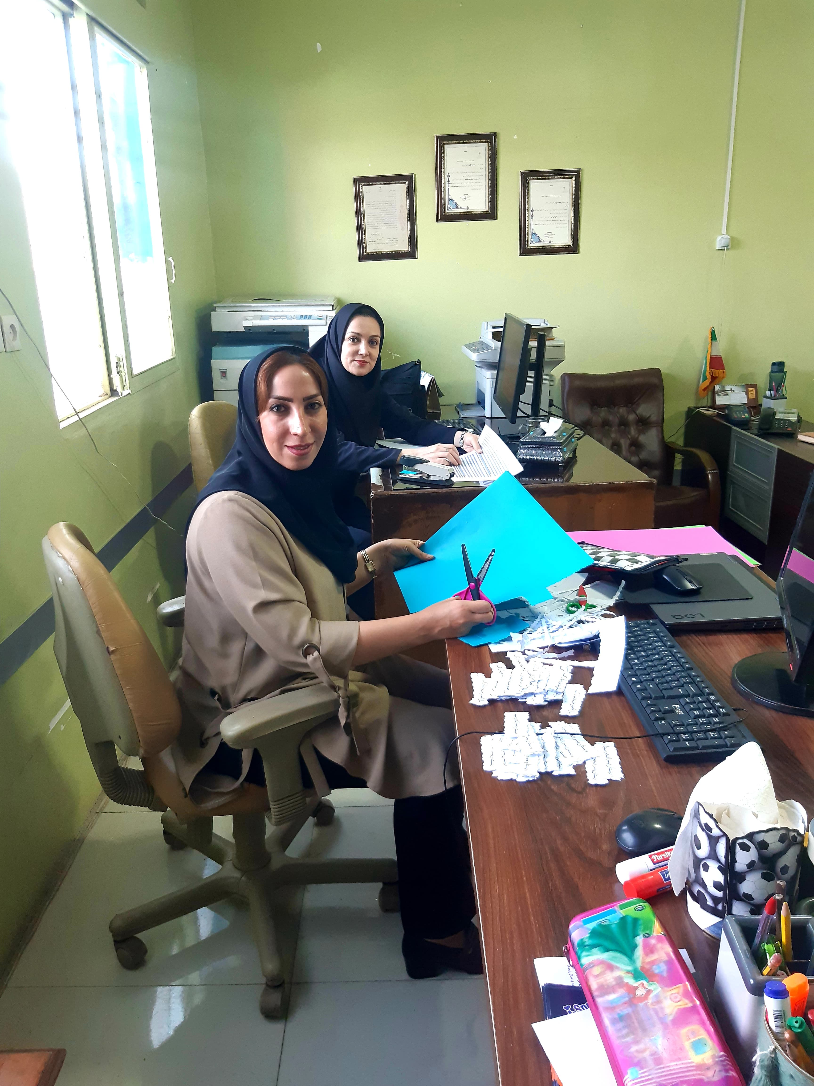 کادر دفتر پورسینا